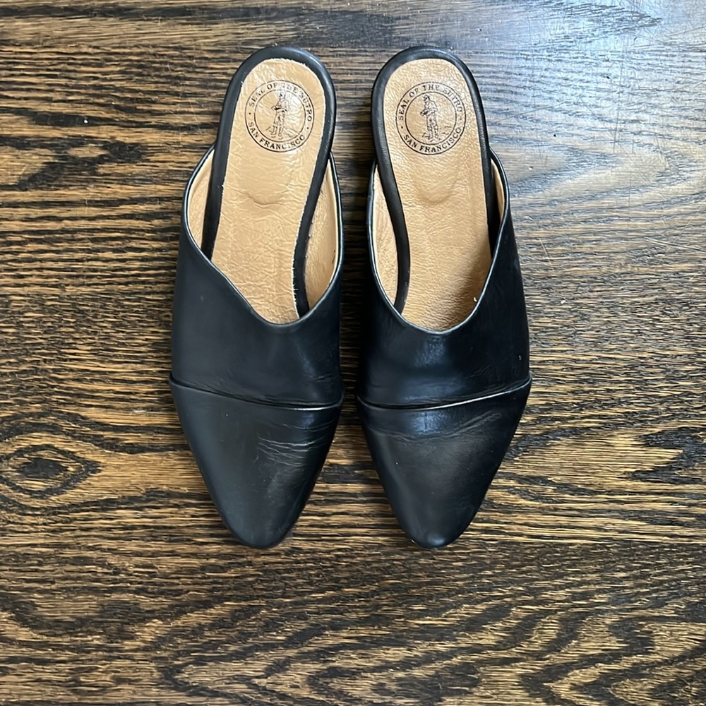 Sutro Women's Black Leather Mule Slip ons - size 6.5